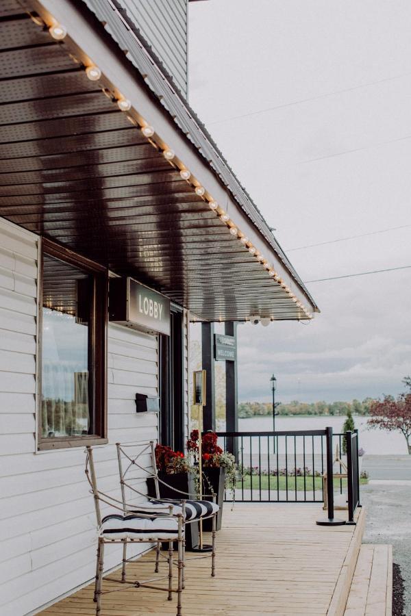 The Bayview Motel - Fort France, On - Lakeside Motel Fort Frances Exterior photo